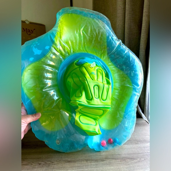 Swim floaters for toddlers - Picture 2 of 3
